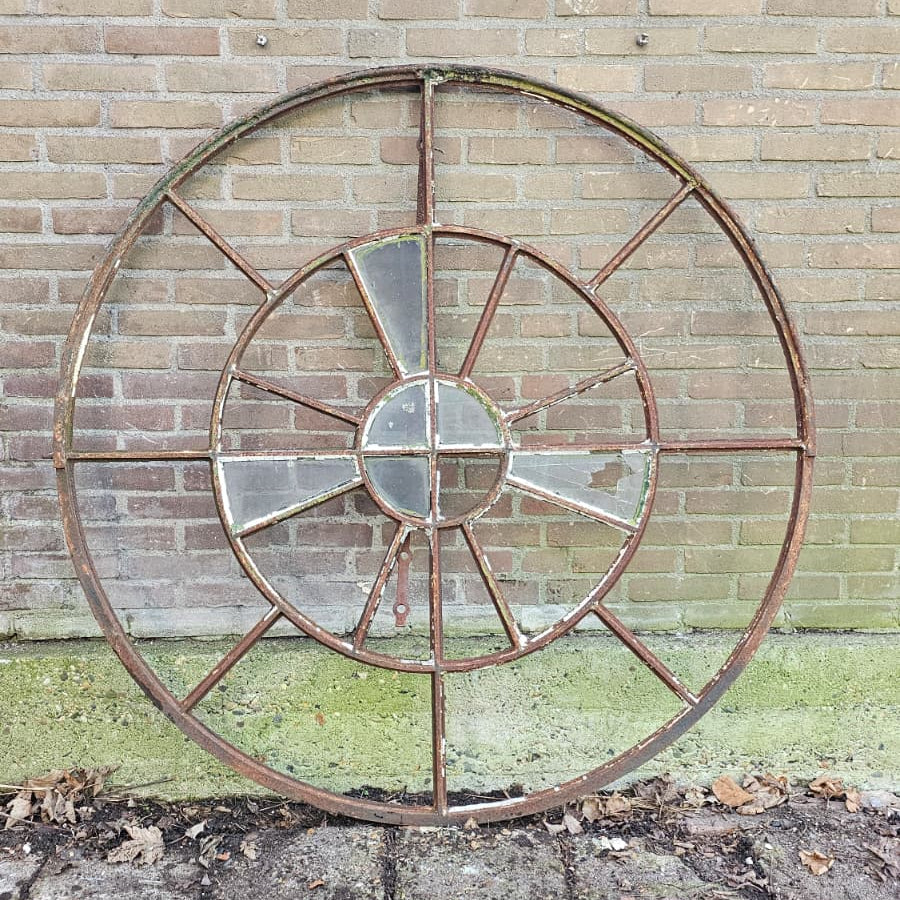 Grote ronde gietijzeren spiegel diameter 140 cm handgemaakt RensCreates Utrecht